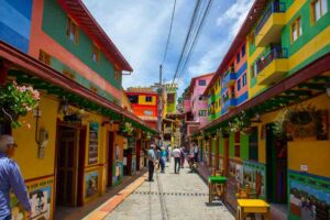 Lee más sobre el artículo Guatapé, the town full of colors
