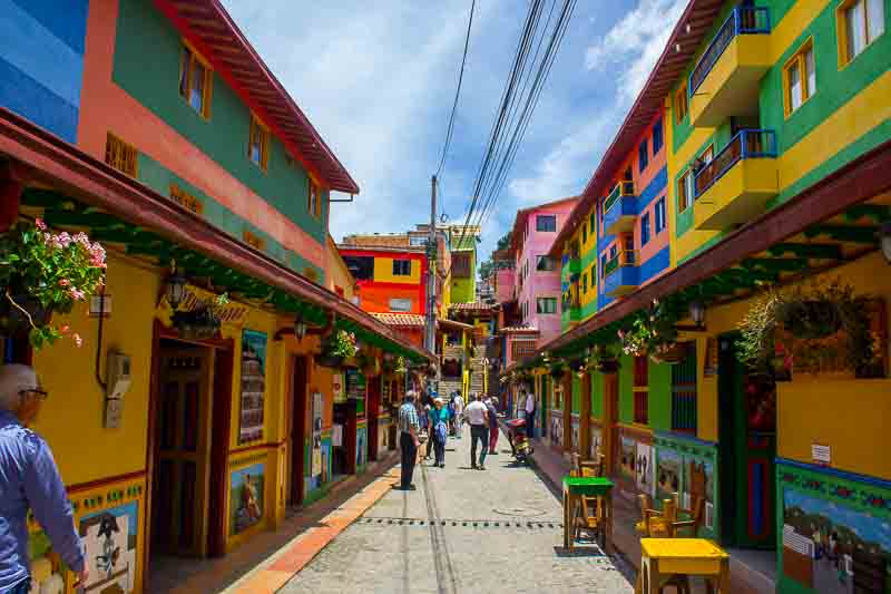 En este momento estás viendo Guatapé, the town full of colors