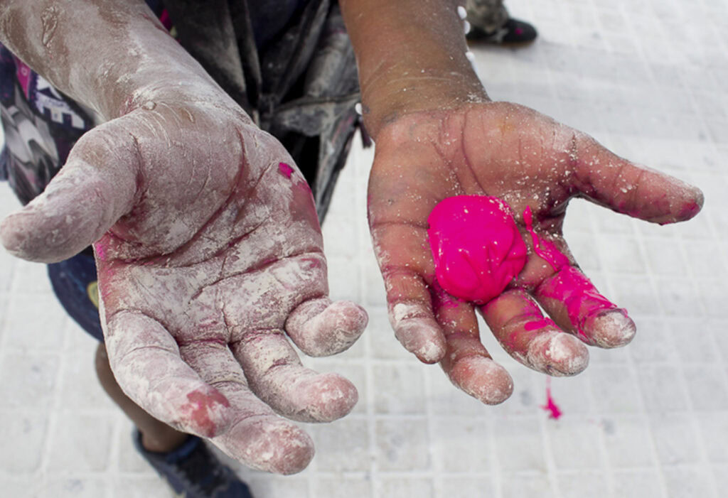 Serie fotográfica del Carnaval de Negros y Blancos en Pasto, Colombia, con retratos y escenas callejeras capturadas por Lina María Zapata