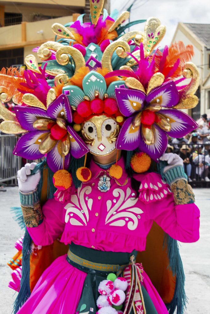 Serie fotográfica del Carnaval de Negros y Blancos en Pasto, Colombia, con retratos y escenas callejeras capturadas por Lina María Zapata